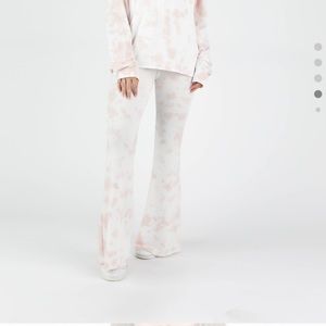 Never-been-worn Kittenish lounge set (new w/ tag)